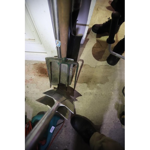 2 x spear and Jackson spades , spade and fork and two rabbit spades