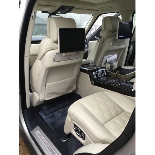 1460 - September 2016 Gold petrol 4999cc stretched  Range Rover autobiography (only 1 key) Please note this... 