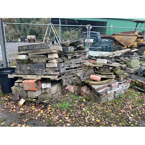 362 - 5 x pallets of various blocks, edging, curb stones etc