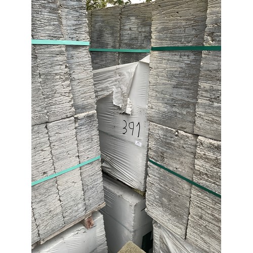 391 - 2 x pallets of grey breezeblocks