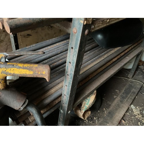 407 - 3 shelves of round steel bar