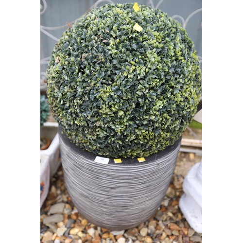 18 - Plastic rib planter with artificial topiary ball