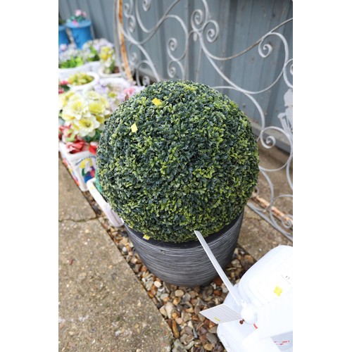 18 - Plastic rib planter with artificial topiary ball