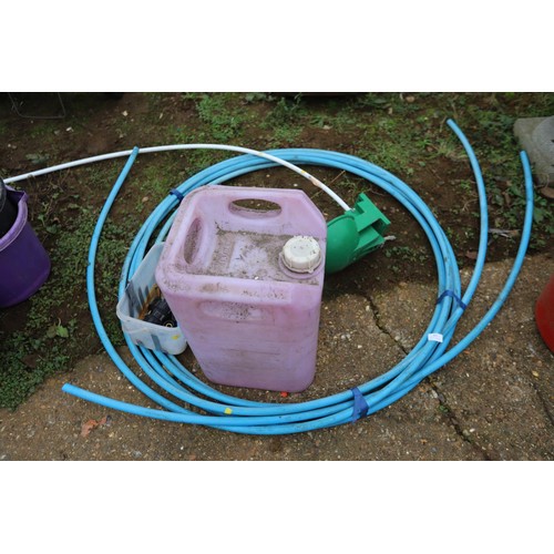 61 - Blue water pipe, fixings, feeder & container