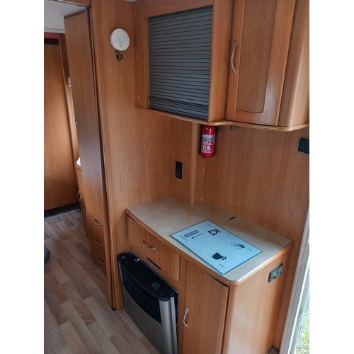 7 - Lexon Lunar 4 birth caravan with solar panel, water barrels, cooker, fridge, heater, shower/wc - lig... 