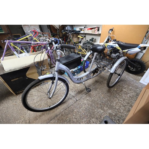 92 - Adult 3-wheeler bike Ammaco free & easy