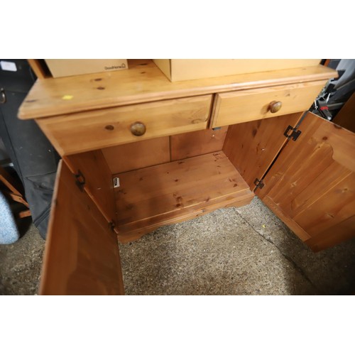 104 - Pine dresser