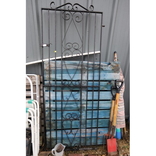 10 - Tall metal gate