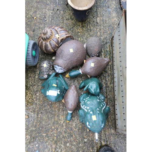 23 - Various garden animal, bird, shell ornaments