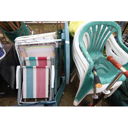 51 - Misc garden furniture, incl plastic, folding, reclining chairs, table, lounger & cushions