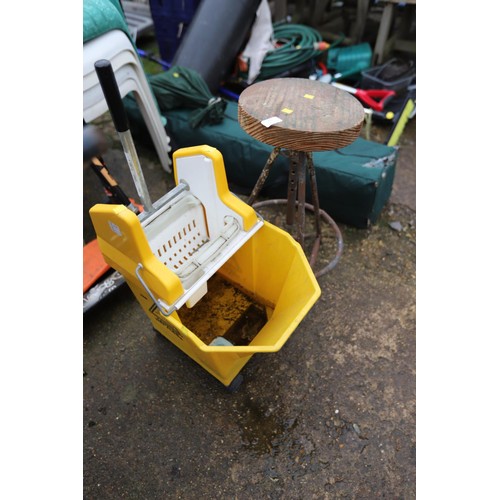 53 - Stool & mop bucket