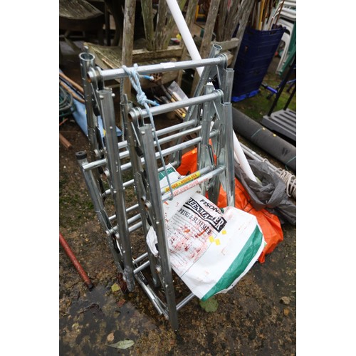 70 - Foldable escape ladder