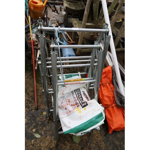 70 - Foldable escape ladder