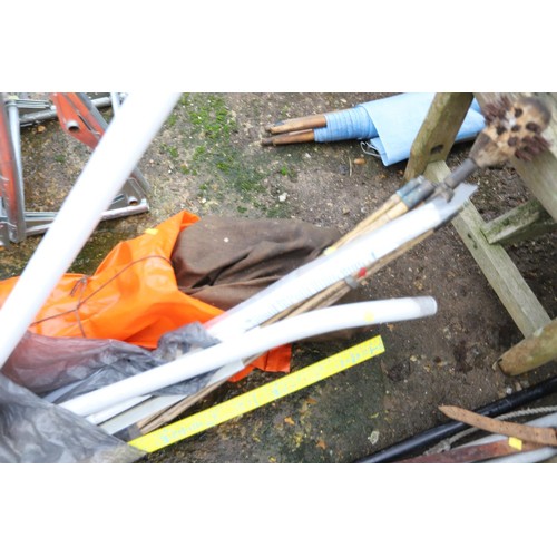 71 - 2 x sets of drain rods, plastic pipe etc