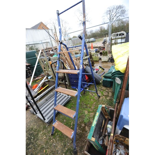 75 - Blue Metal stepladder