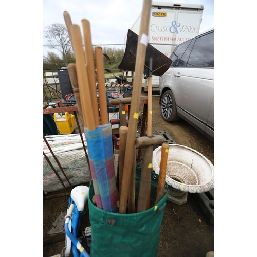 78 - Quantity of various garden tools