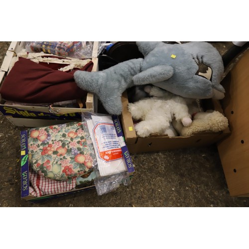 91 - Qty of misc, incl soft toys, kitchen ware, cleaning, tea towels, etc