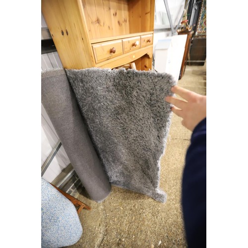 103 - Large grey rug