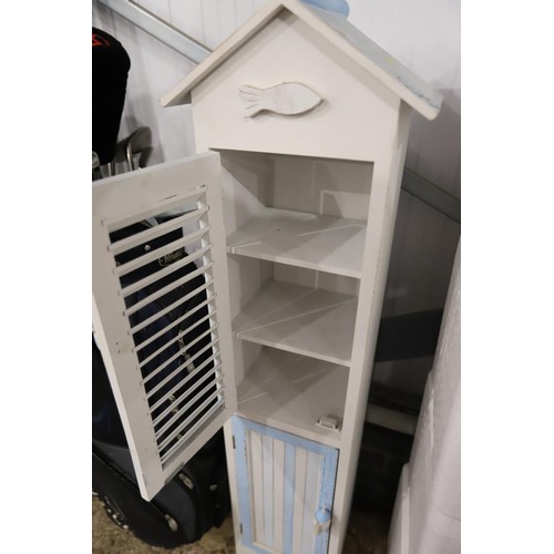 109 - Beach hut cabinet