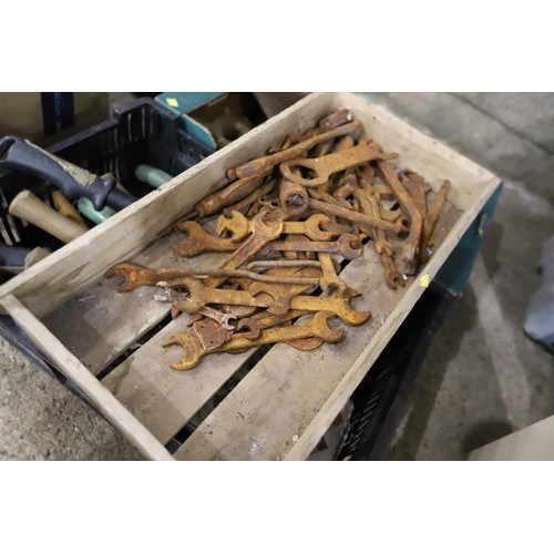 138 - 2 boxes & 2 wooden trays of various tools