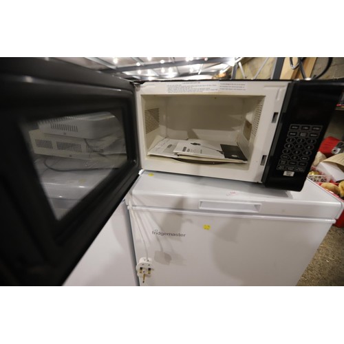 159 - Asda microwave - warranted until 12 noon Tuesday following the above sale