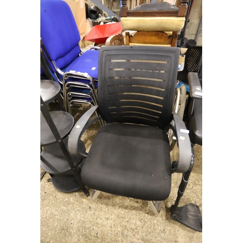 200 - Black office chair