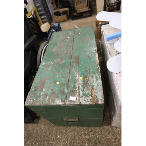 203 - Large pine box, green