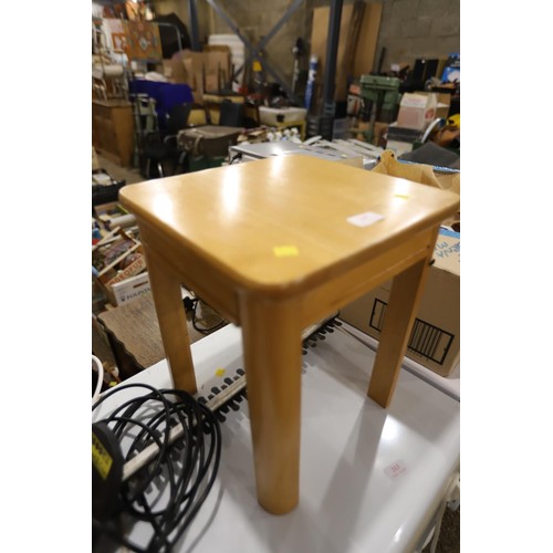 208 - 2 stools