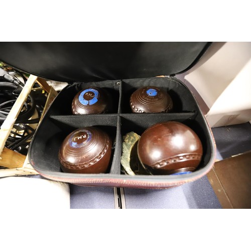 271 - Set of 4 bowls in carry case with clothing & shoes (zip broken)