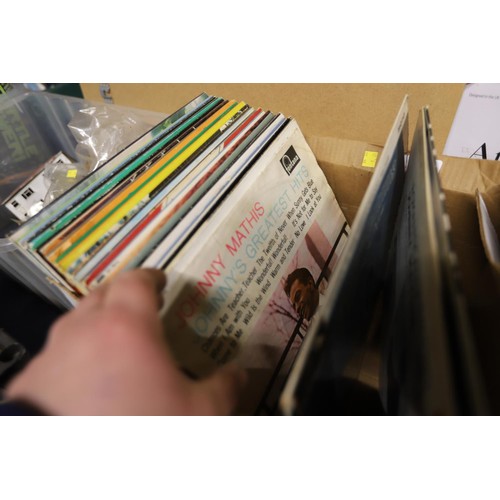 285 - Box or records/vinyls