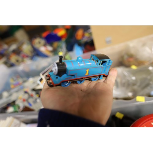 288 - 00 gauge Thomas the Tank & other items