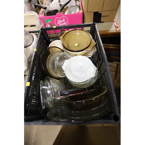 333 - Qty of kitchenware, incl Pyrex, crockery, bread bin