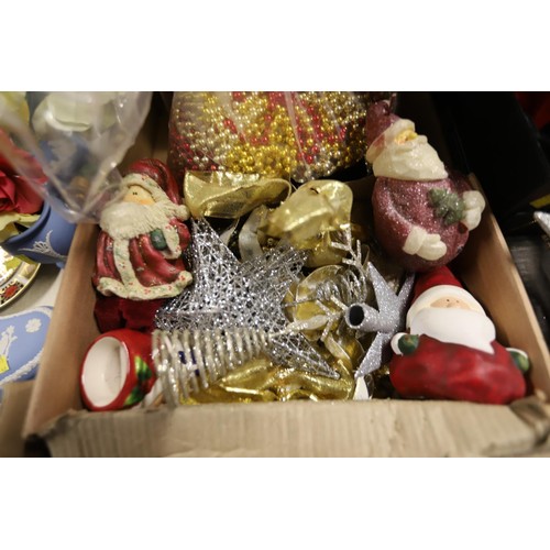 364 - Qty of Christmas decorations, various Father Christmas ornaments, some vintage, etc