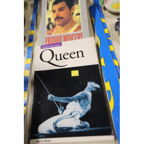 368 - 4 books on Freddy Mercury