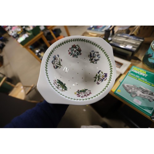 395 - Portmeirion colander & plate