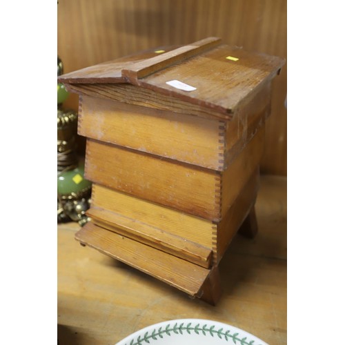 415 - Sewing box (bee hive style)