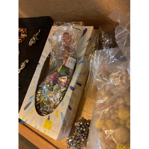 509 - Tin of beadwork items & large amount of bead sets