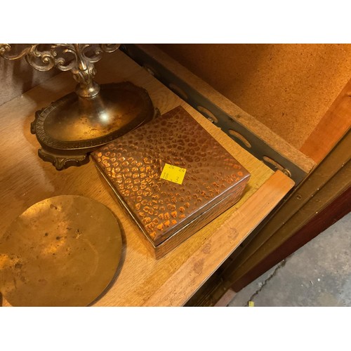 522 - Brass mirrors, copper box, dishes