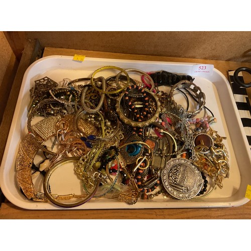 523 - Tray of costume jewellery