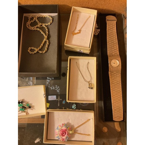 524 - Boxed & carded jewellery