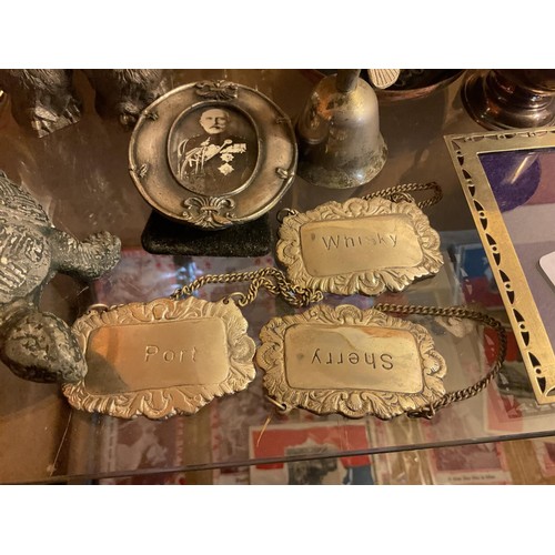 532 - Various small metal items - silver plated animals, bottle labels, ornaments, molds, etc