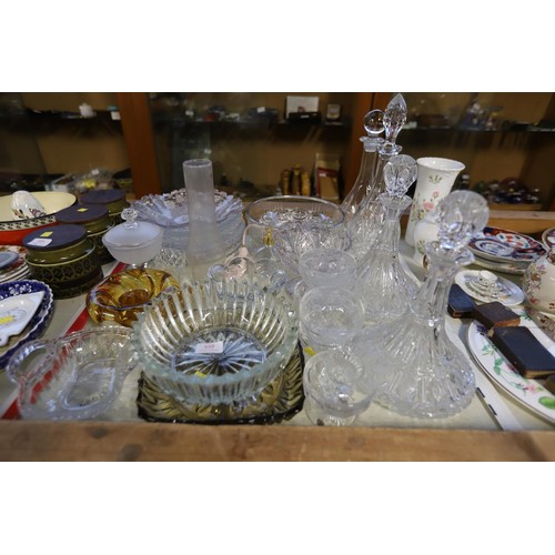 610 - Glass ware, incl decanters, plates, bowls