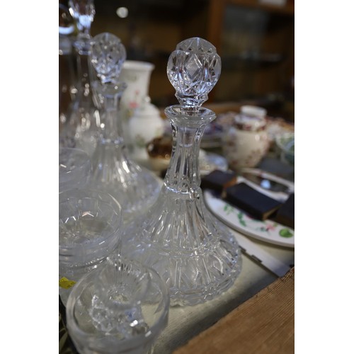 610 - Glass ware, incl decanters, plates, bowls