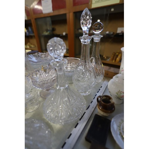 610 - Glass ware, incl decanters, plates, bowls