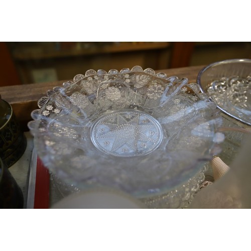 610 - Glass ware, incl decanters, plates, bowls