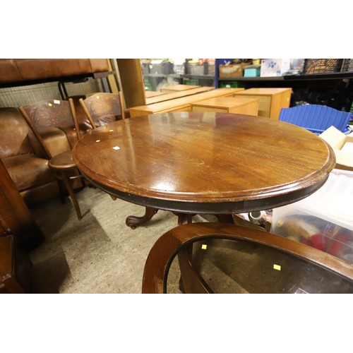 680 - Antique tilt top mahogany table