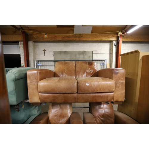 678 - 3 piece leather suite, consisiting of 2 armchairs & 2-seater sofa