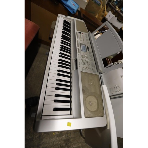 671 - Yamaha portable grand keyboard with stand, power pack & stand - FAILED, damaged lead