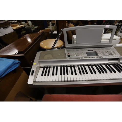 671 - Yamaha portable grand keyboard with stand, power pack & stand - FAILED, damaged lead