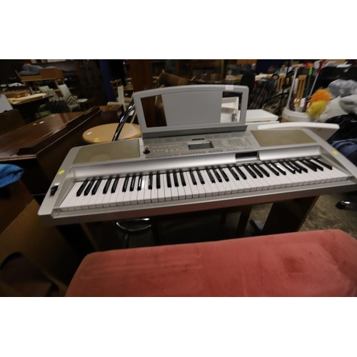 671 - Yamaha portable grand keyboard with stand, power pack & stand - FAILED, damaged lead